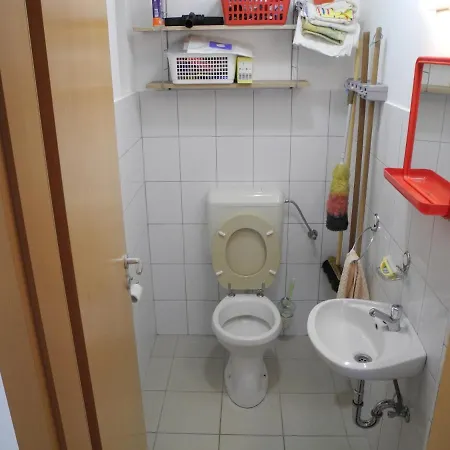 Uni-nahe * Pětikostelí